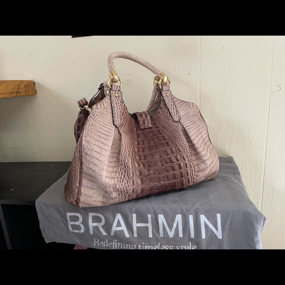 Beautiful barley used bag. Comes with cover bag and tote bag.
